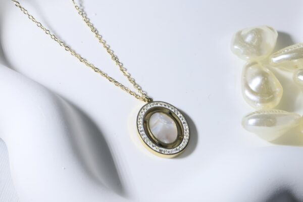 Mother of Pearl Oval Necklace