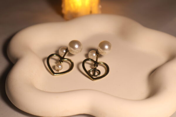 CD Heart & Pearl Earrings - Image 3