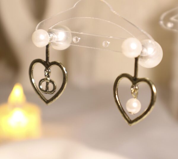 CD Heart & Pearl Earrings - Image 5